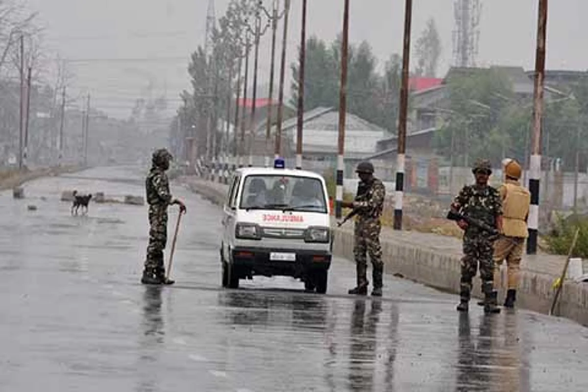 Day 7: Kashmir reels under curfew, cellular services snapped