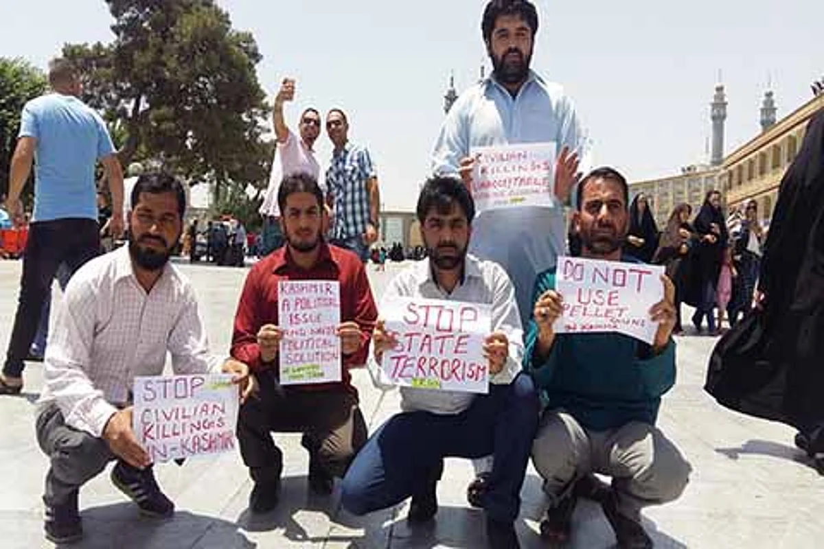 Kashmiri students stage protest in Iran
