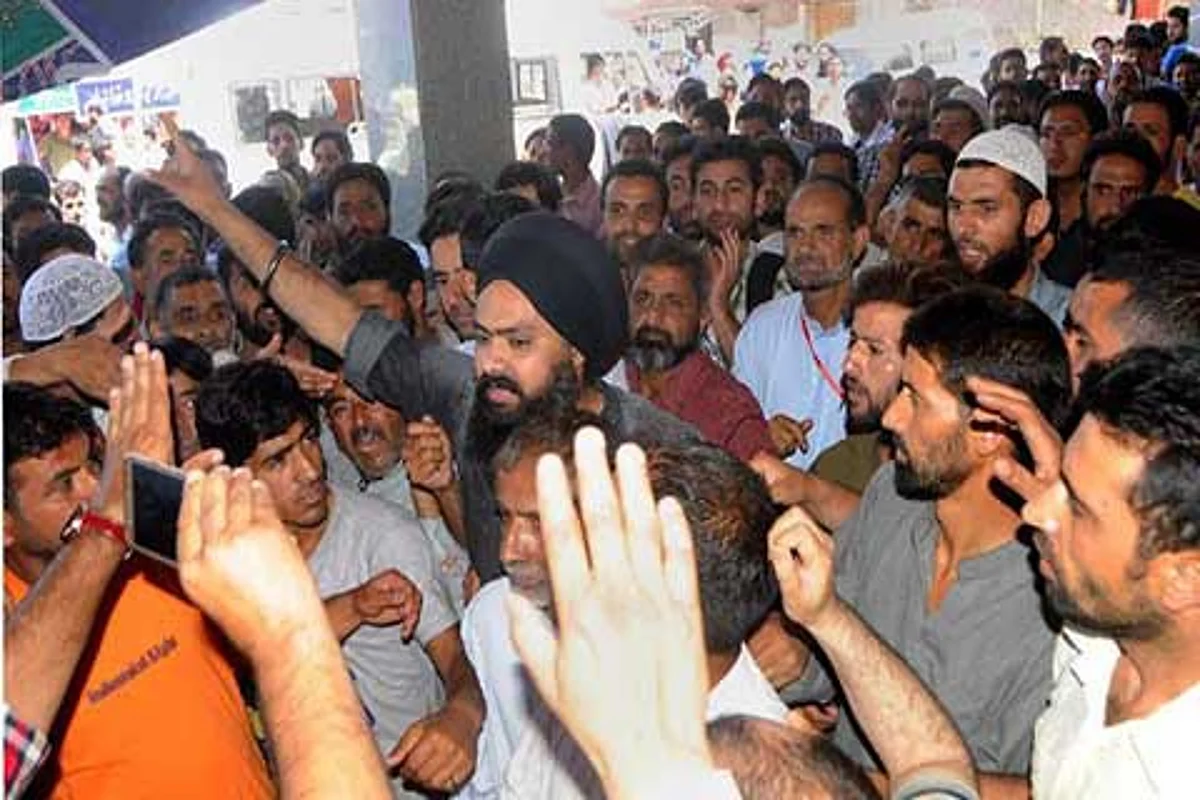 Protests in SMHS after police ask volunteers to wind up