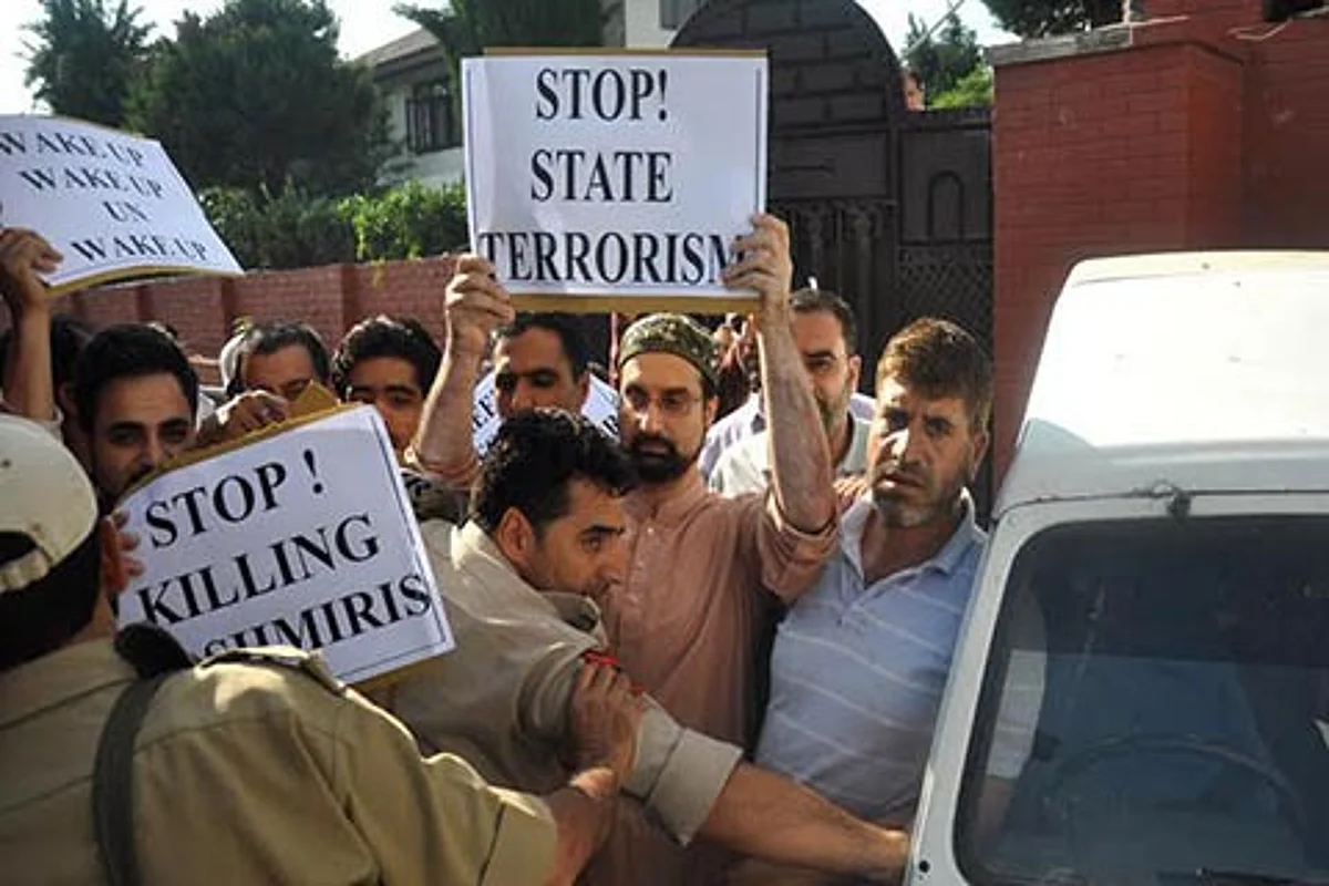 Mirwaiz hits out at UN for maintaining silence over Kashmir killings