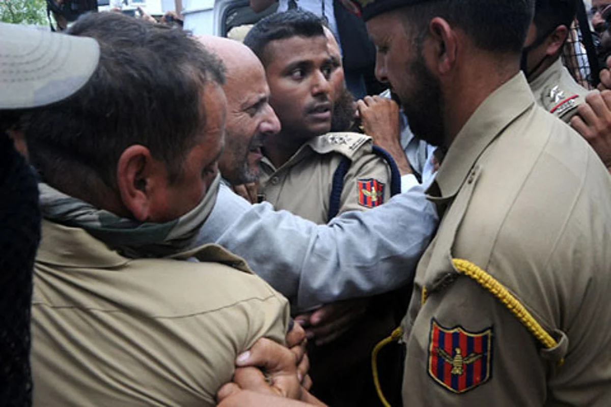 Forces foil legislator Er Rashid’s UN march over Kashmir killings