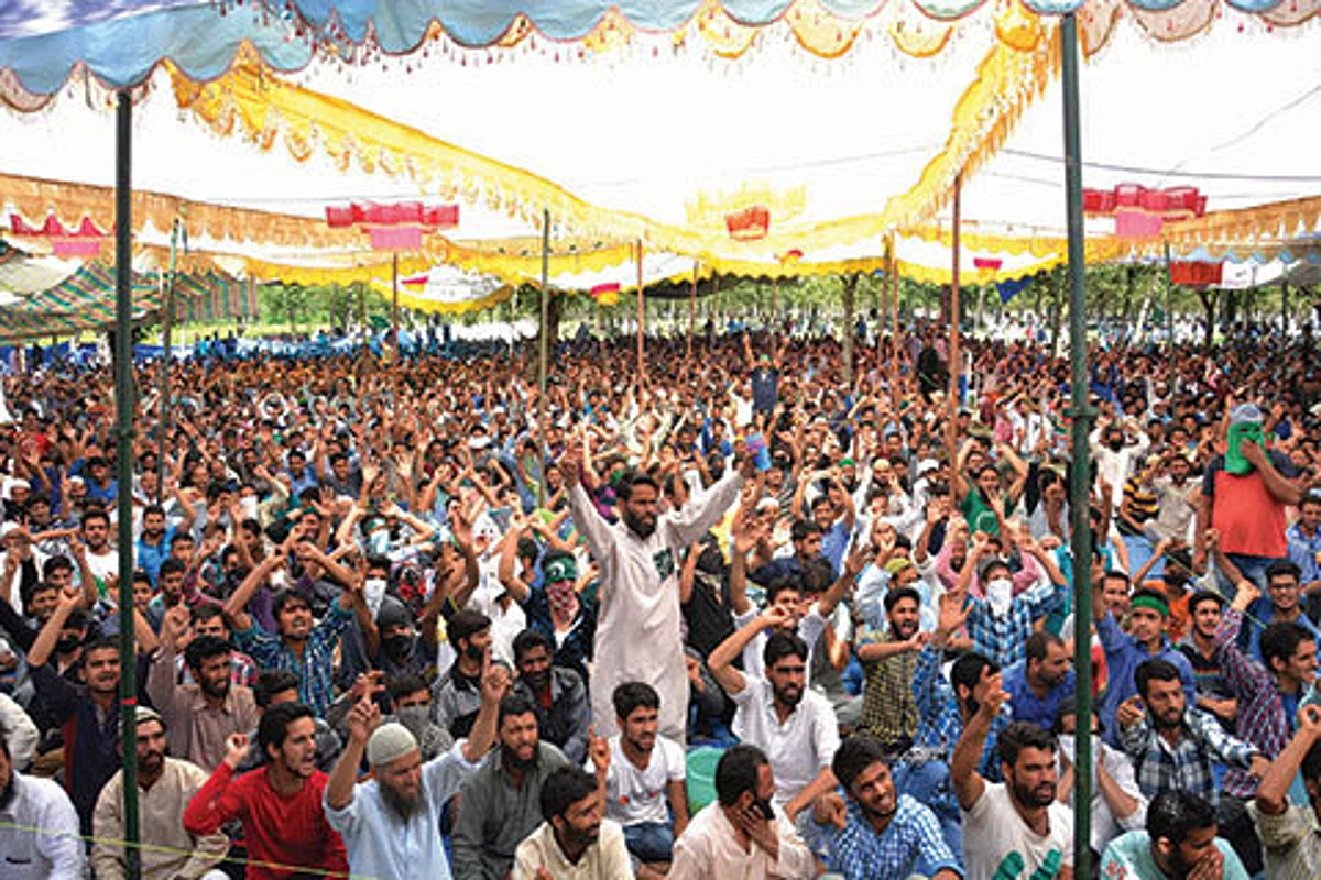 NO LET-UP IN CLASHES, 80 MORE INJURED
