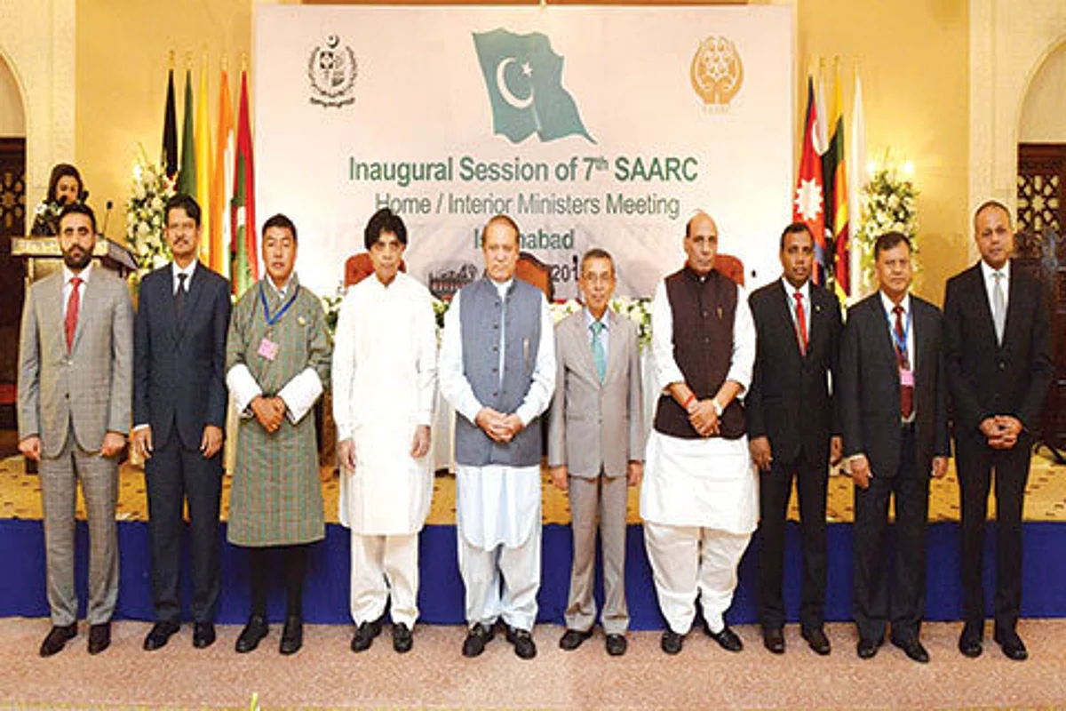 Stop ‘glorifying’ militants: Rajnath to Pakistan