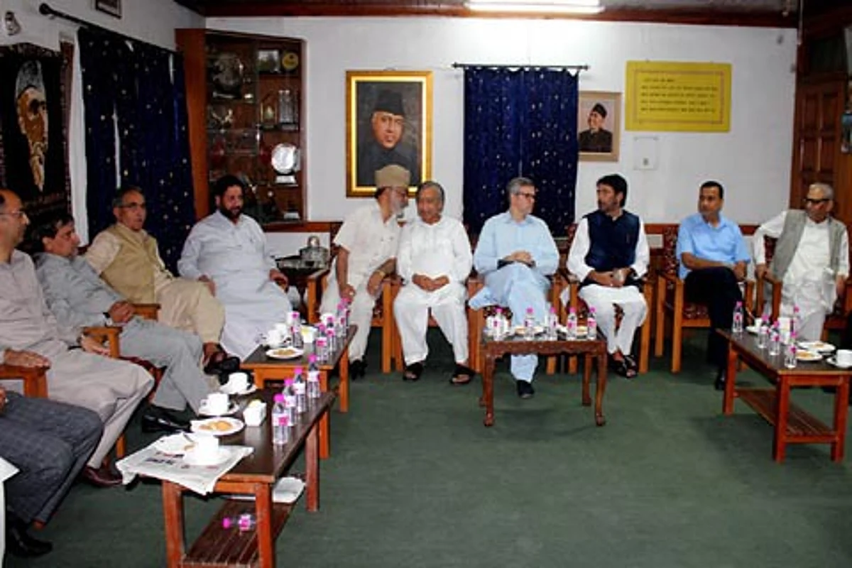 Opposition lawmakers from J&K meet Rahul Gandhi