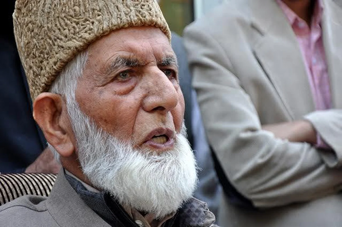 Geelani asks people to be prepared for harsh days