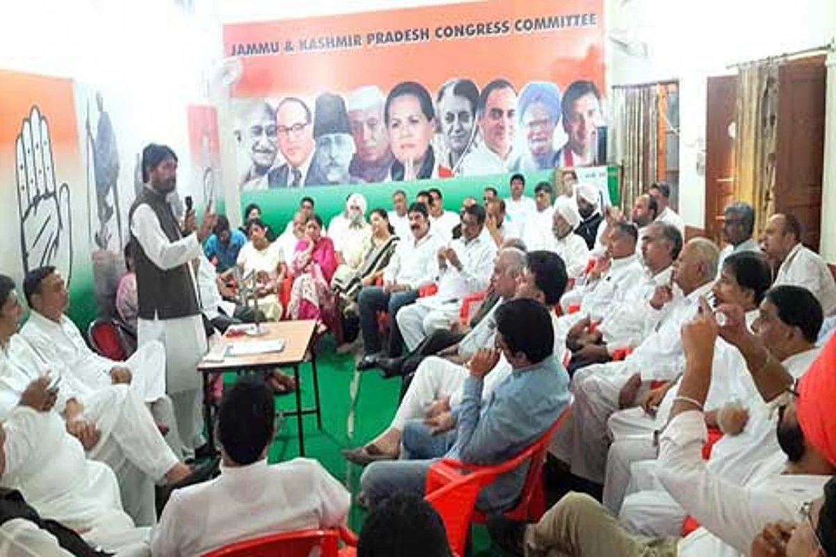 Grim situation in Kashmir result of mishandling by government: Congress