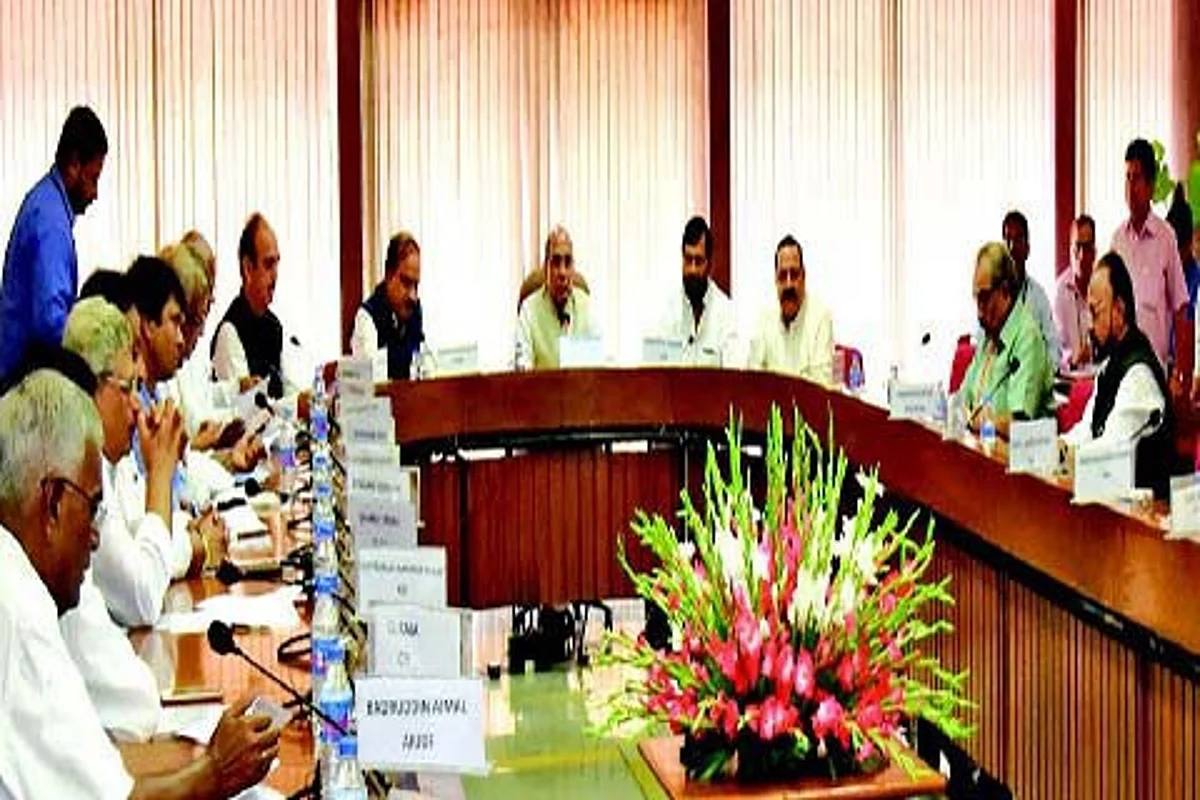 Owaisi, Yechury among four MPs to meet Hurriyat leaders