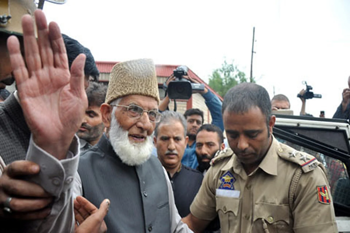 Kashmir: At Geelani’s residence, door didn’t open for Yechury, Raja