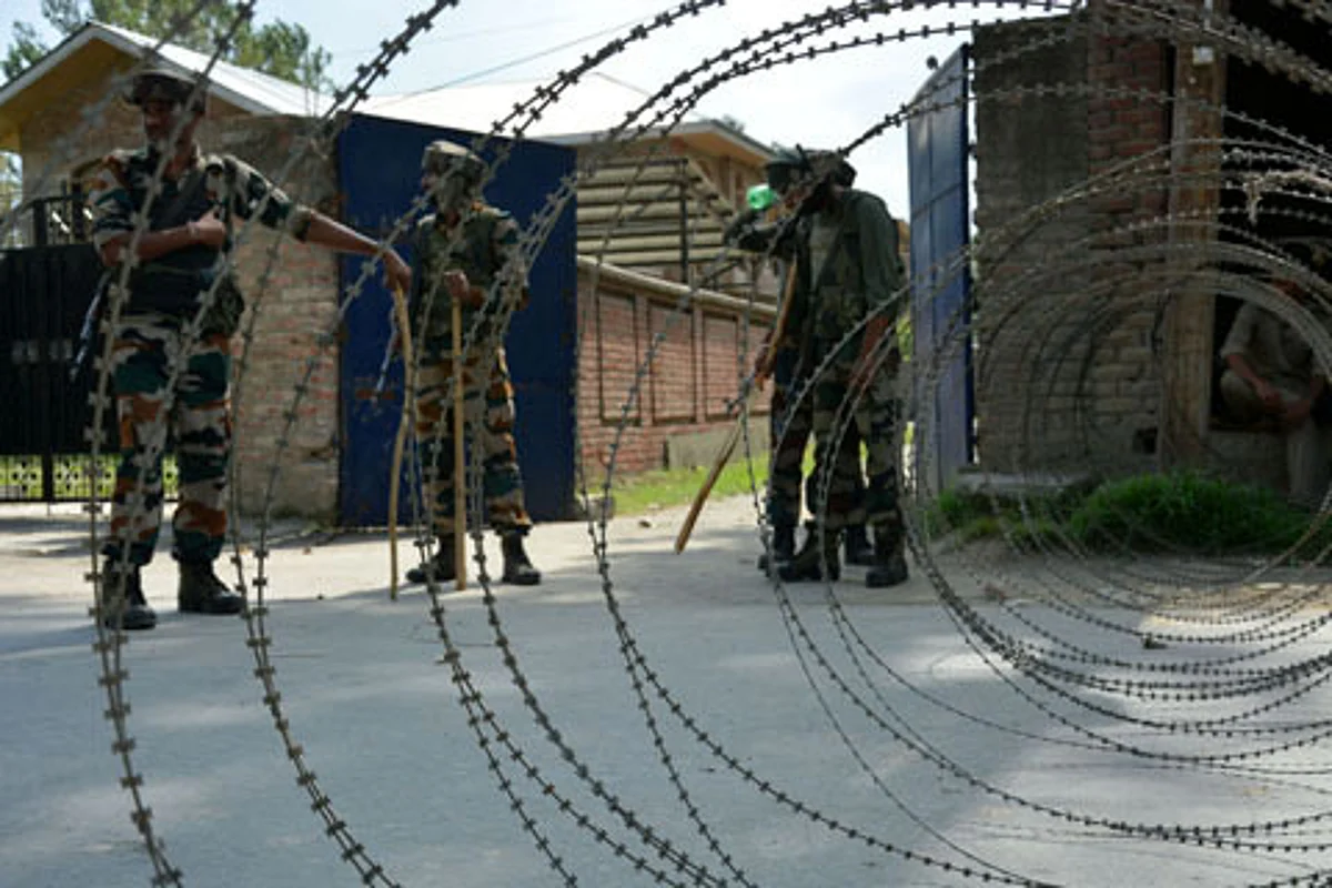 Strict curfew in Anantnag town to foil ‘Lal Chowk chalo’