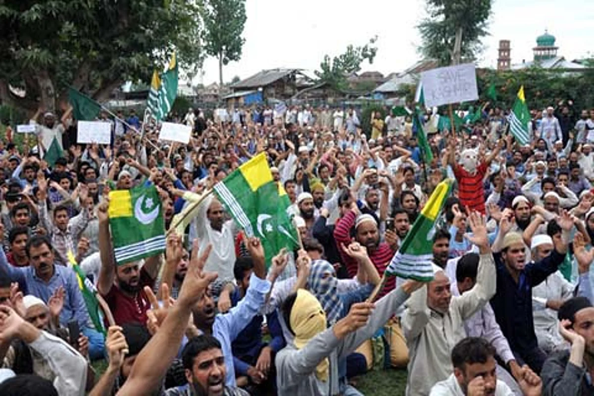 Thousands participate in pro-freedom bike-and-car rally in Kulgam