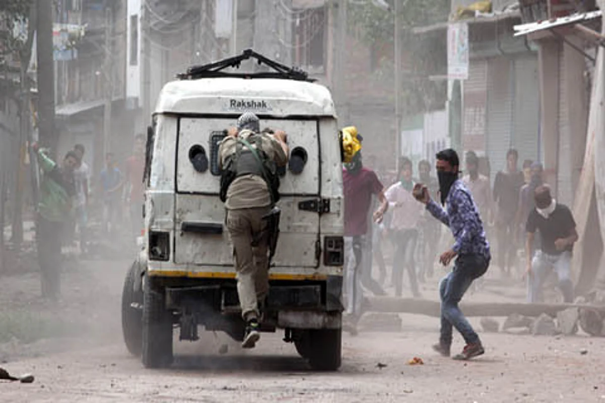 Situation normal except few incidents of stone-pelting: Police