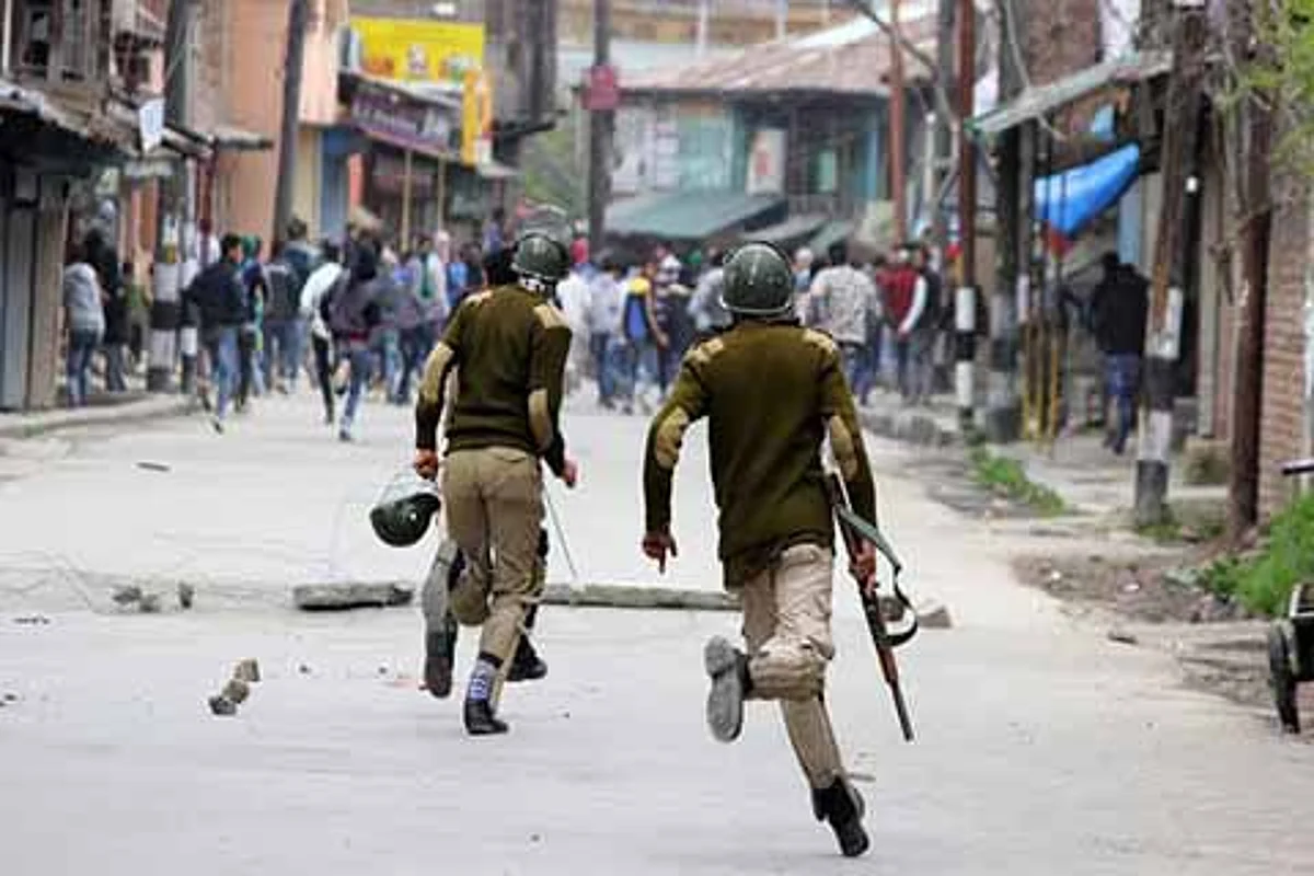 Policeman’s brother thrashed in Natipora