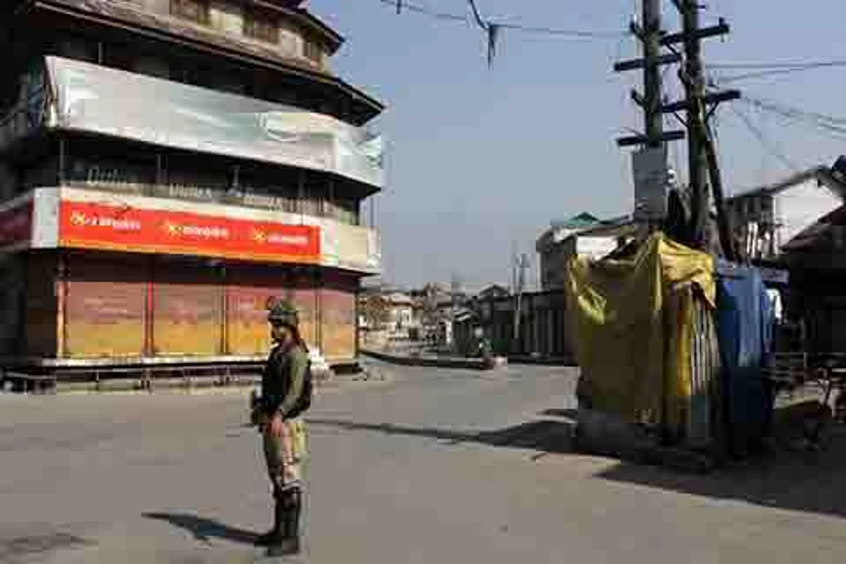 Srinagar put on lockdown to foil protest march
