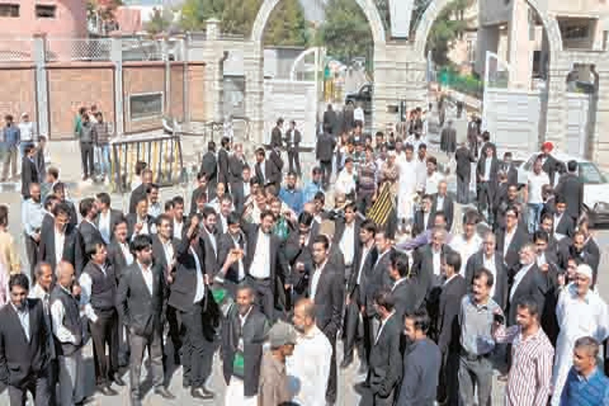 Omar Abdullah misleading international community on Kashmir: HCBA