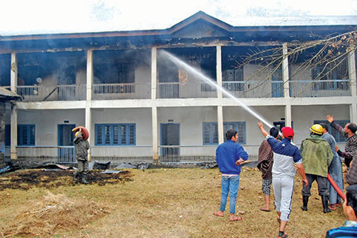 35 persons involved in burning schools identified: DIG South Kashmir