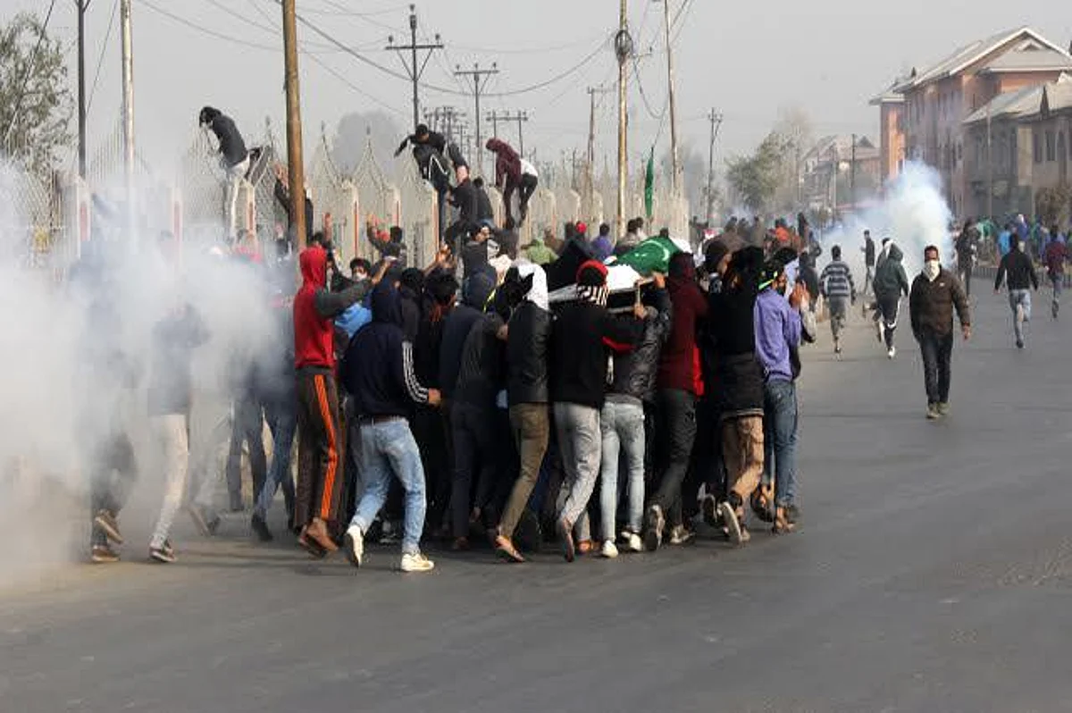 Forces fire shells, pellets at teenager’s funeral, 40 injured