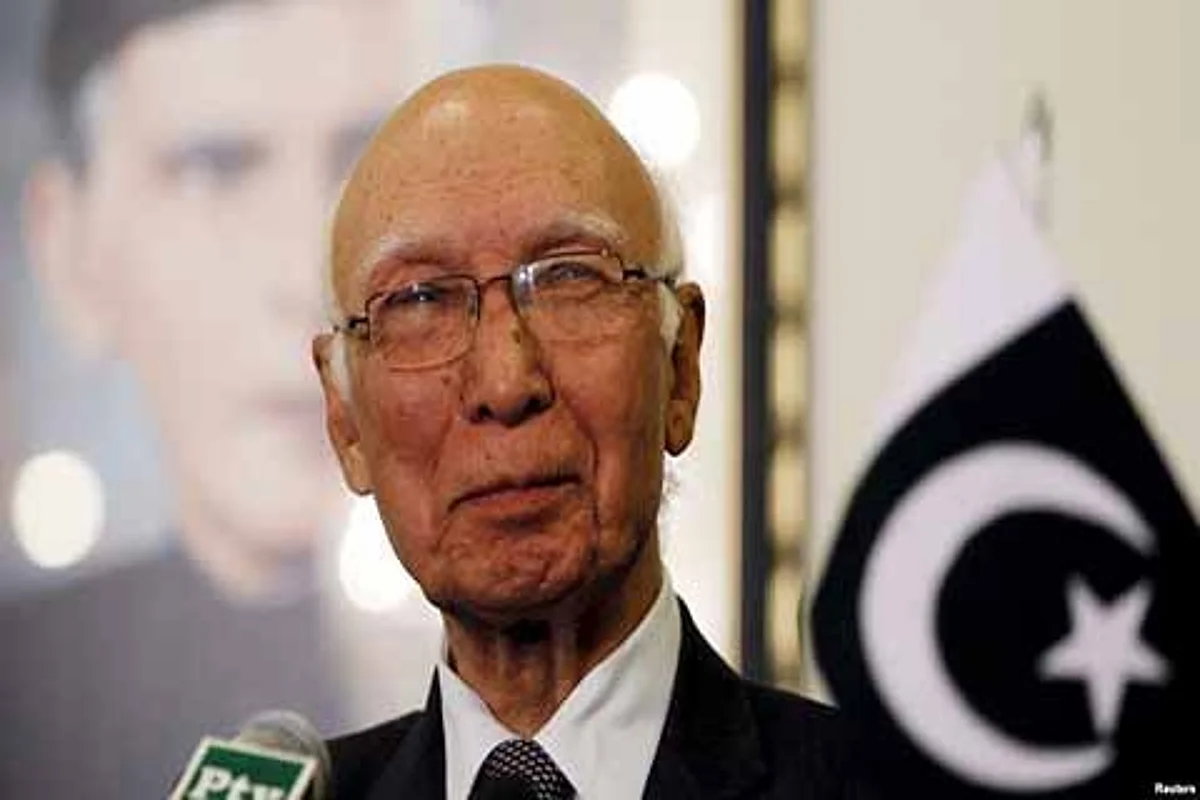 Sartaj Aziz to visit India, hints at easing of hostility