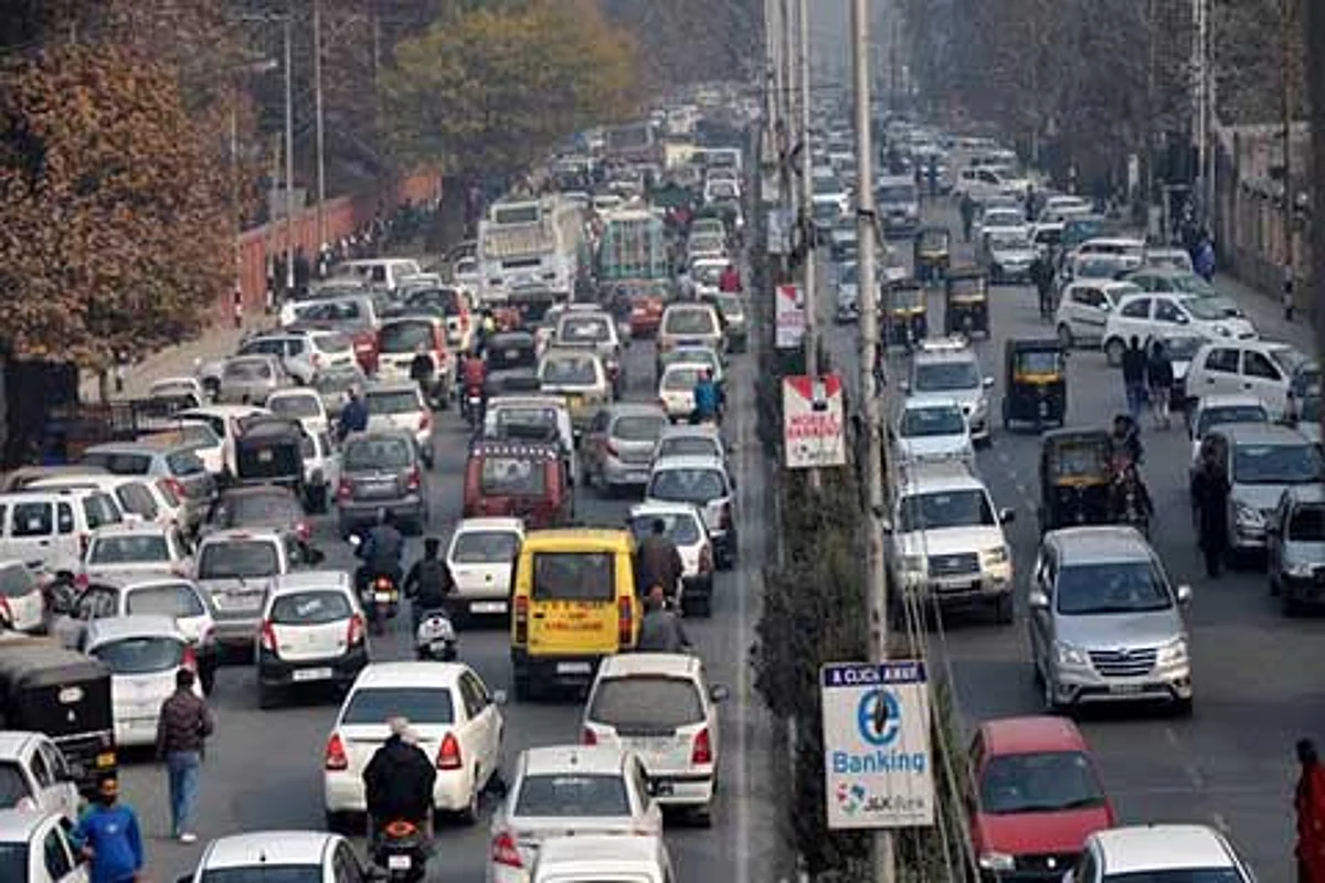 Non-functional traffic lights cause gridlocks in Srinagar