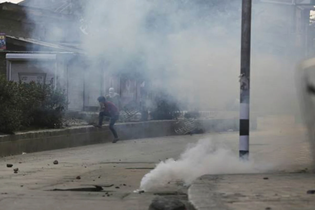 Cops in civvies arrest Hurriyat leader in south Kashmir