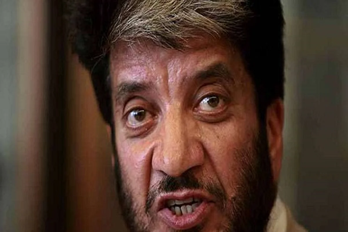 Shabir Shah adopts pellet-hit Insha Mushtaq, says ‘she is my third daughter’