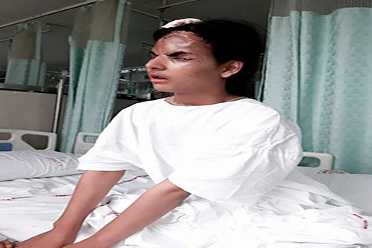 Shabir Shah adopts pellet victim Insha Mushtaq