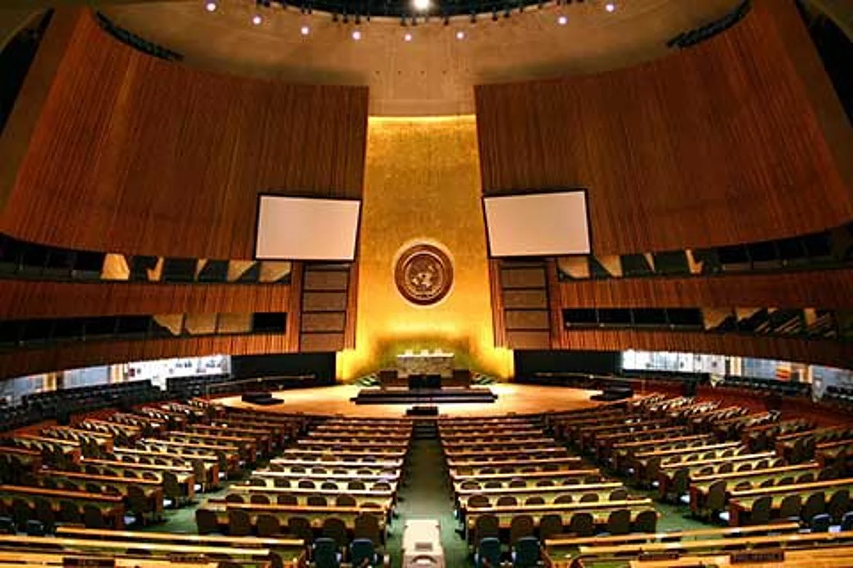 Pak asks UN to help resolve Kashmir issue