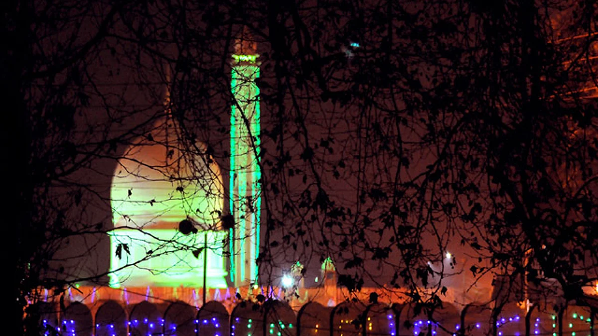Limited gathering allowed in night-long prayers at Hazratbal on Milad eve