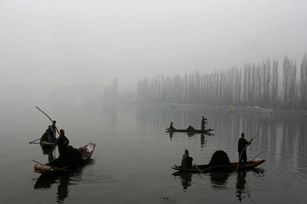 Light rains in Kashmir plains; snow in Zojila, Sonamarg