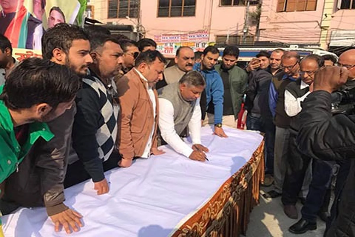 BJP launches signature campaign on ‘demonetization, e-banking’