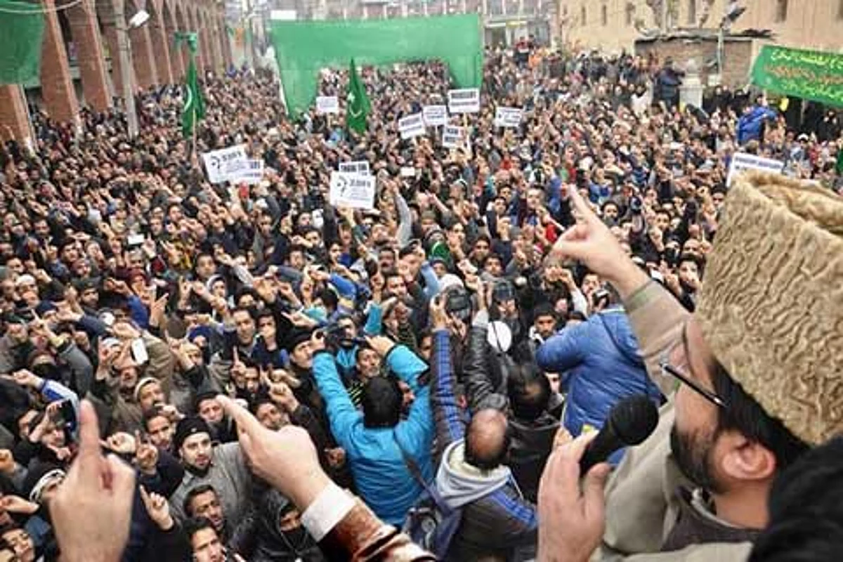 Armed rebellion result of choking political space: Mirwaiz