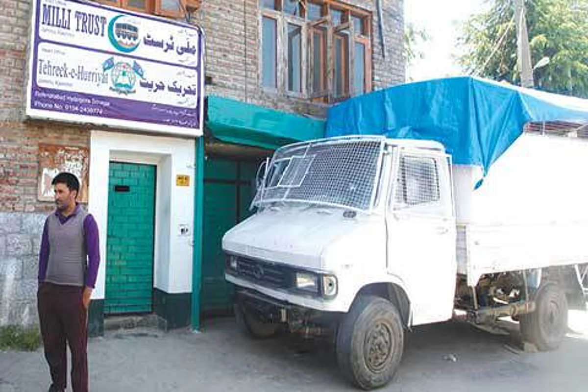Geelani’s house out-of- bounds for local journalists, civilians