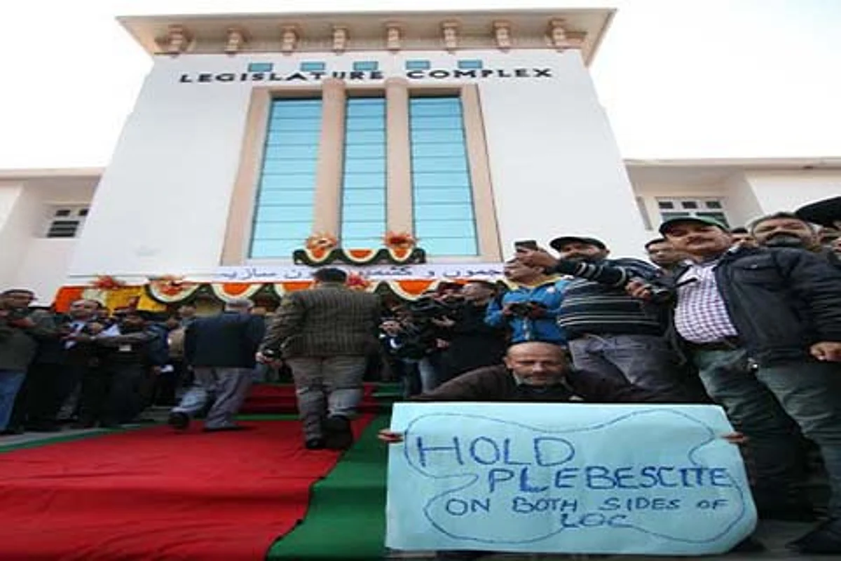 Outside Assembly, Rashid demands plebiscite