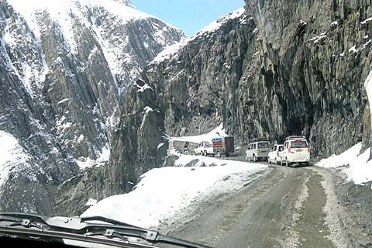 DRY SPELL IN KASHMIR: Sgr-Leh highway open
