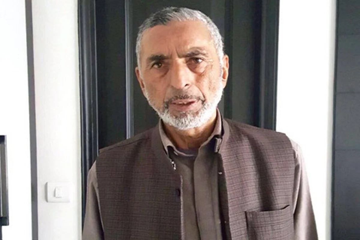 Mirwaiz condoles demise of prominent Srinagar businessman