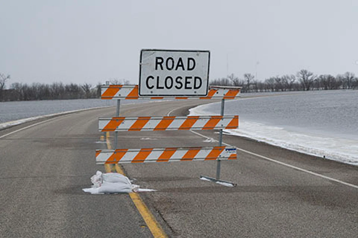 Bandipora-Gurez road closed after fresh snowfall