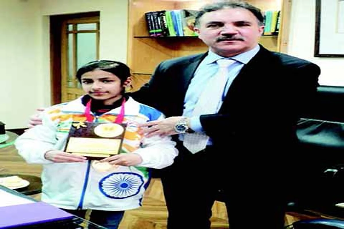 JK Bank Chairman felicitates Baseerat