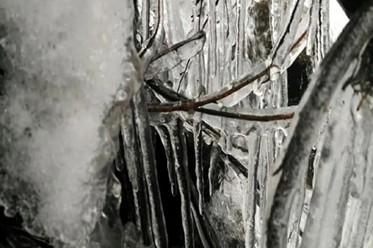 Bhaderwah freezes at minus seven degree Celsius as cold wave sweeps over Chenab Valley