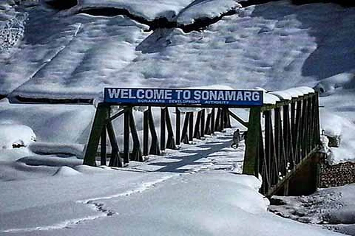 In winters, snow-laden Sonamarg remains out of bounds for tourists