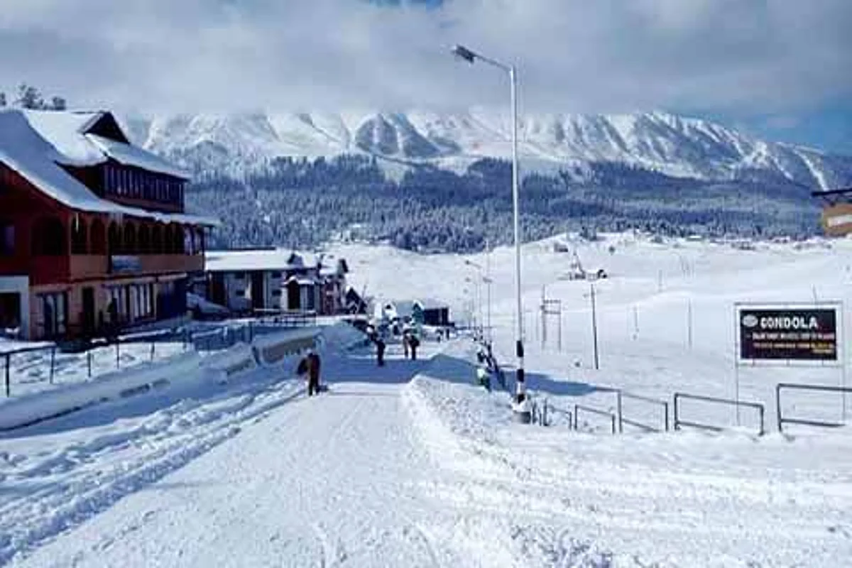 Gulmarg hoteliers appeals Secretary Tourism