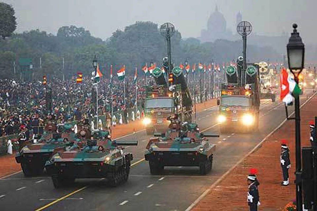 India displays military might, cultural diversity