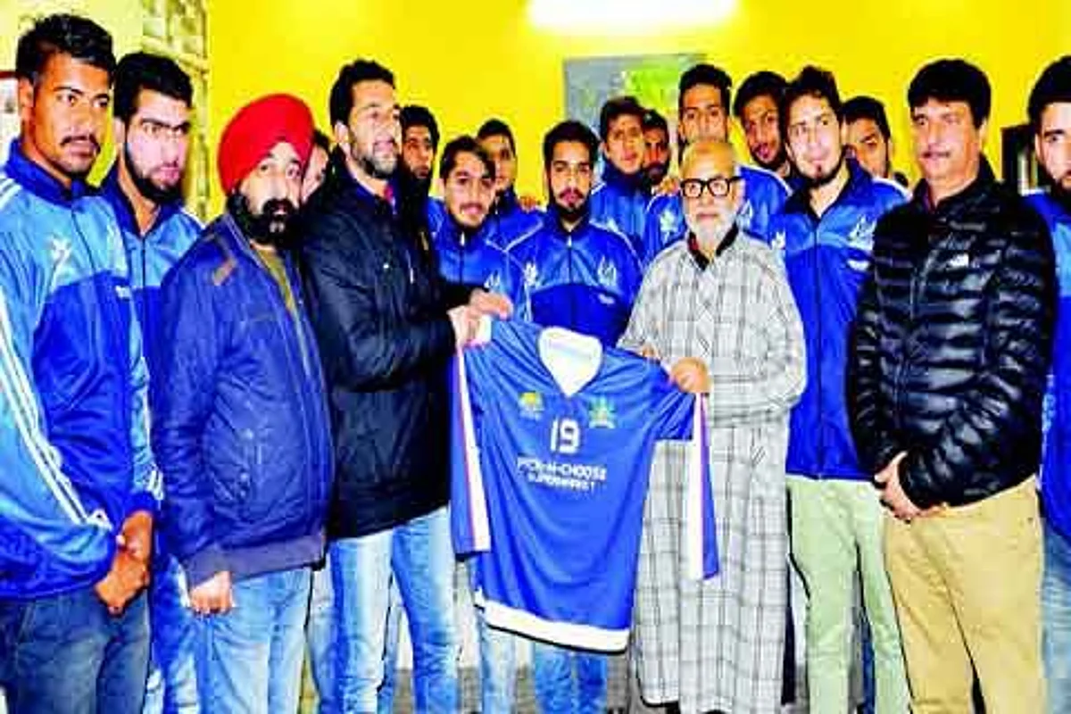 Lone Star Kashmir Football Club contingent calls on Edu Minister