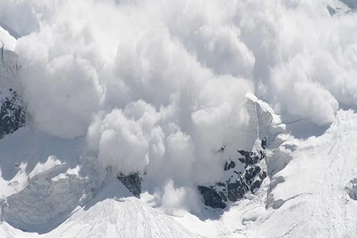 High-danger avalanche warning for higher reaches