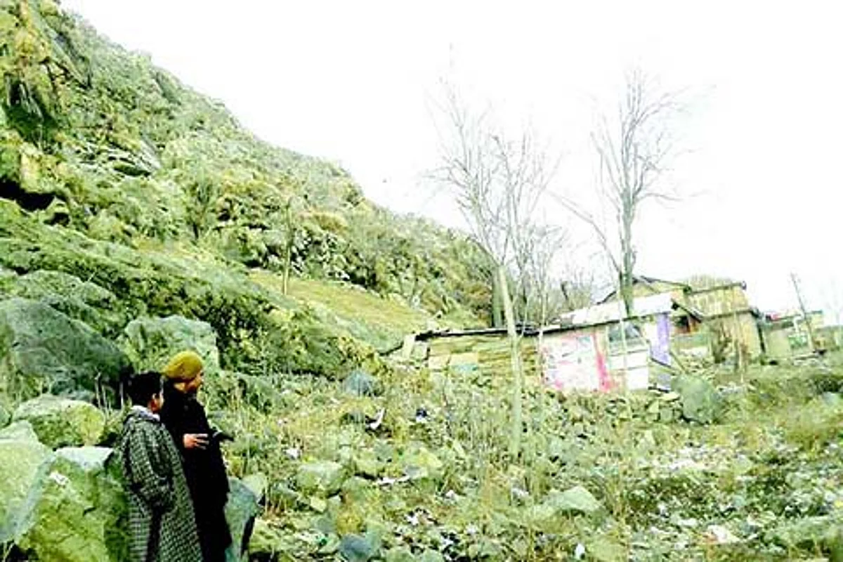 CRUMBLING OF MOUNTAIN AT PANTHA CHOWK