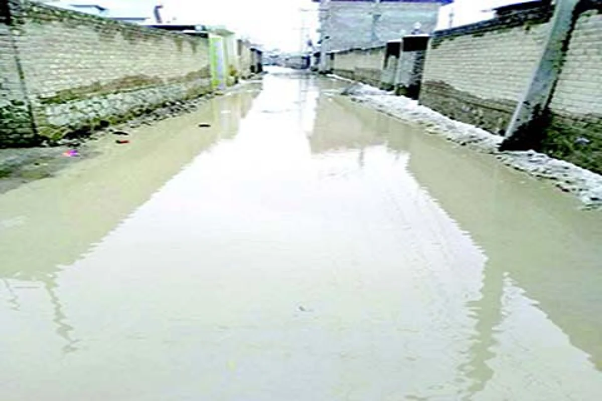 Waterlogging irks Mominabad residents