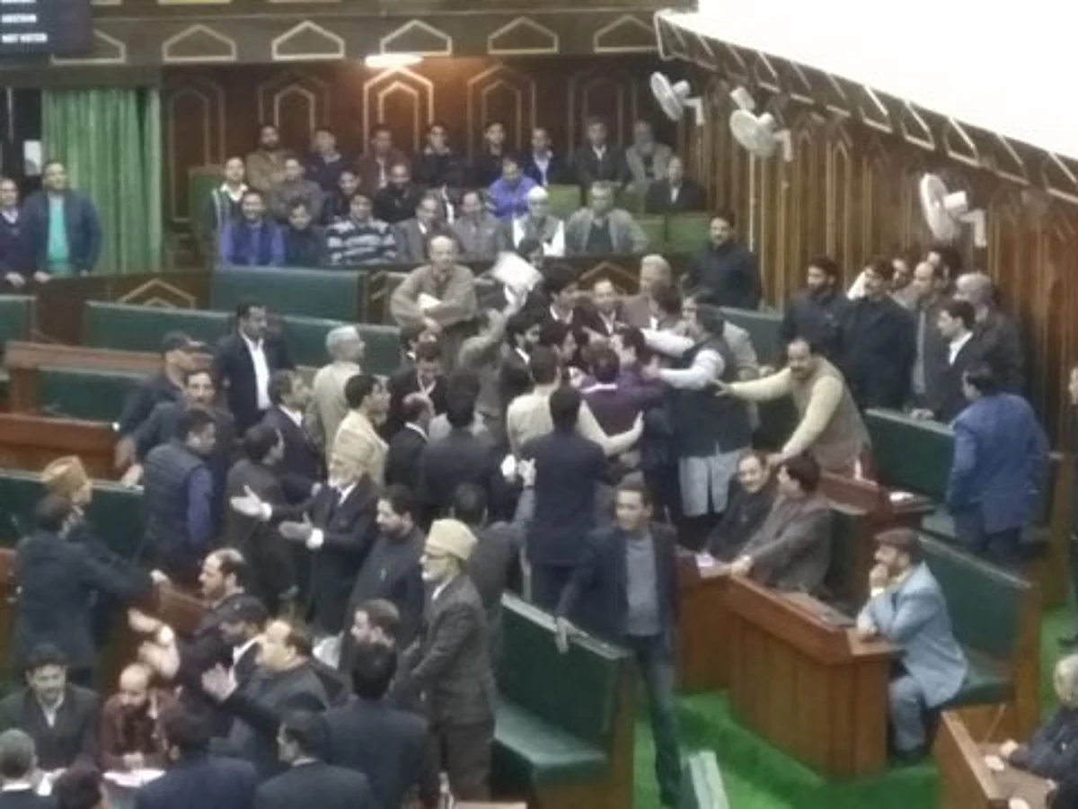 Opposition walks out of Kashmir assembly over power crisis
