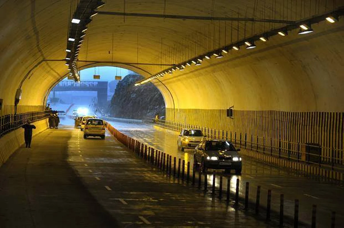 3-day HMV traffic trial run through Banihal-Qazigund tunnel starts today