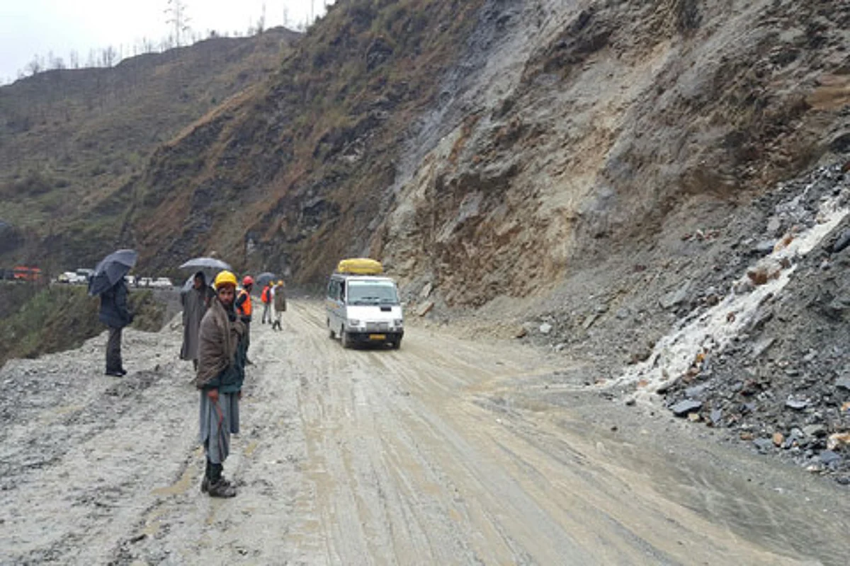 Srinagar-Jammu National Highway remains open