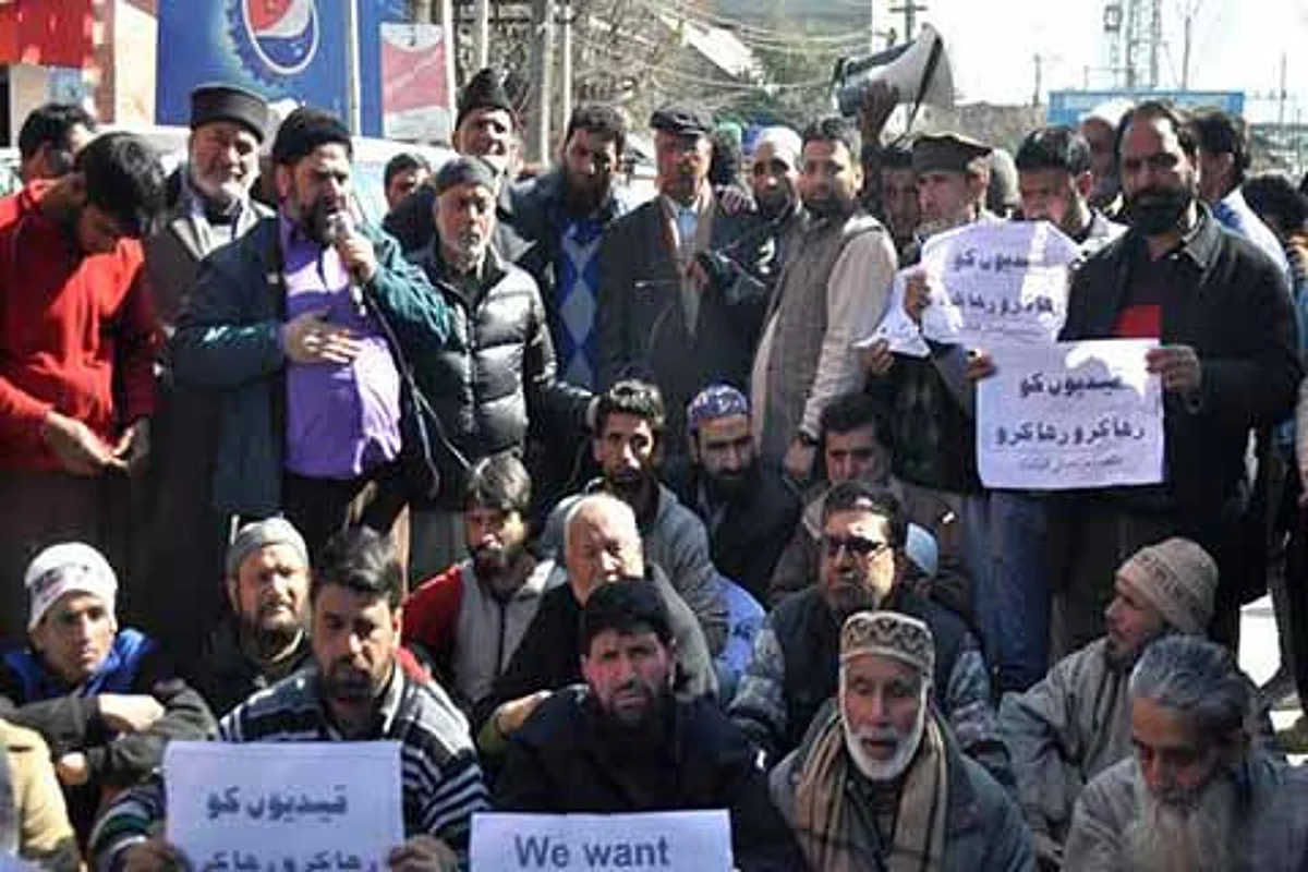 Joint resistance camp stages sit-in