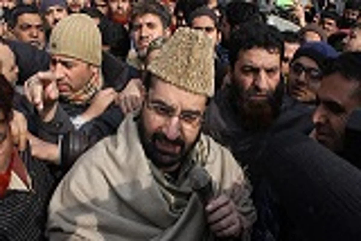 Hurriyat (M) chief Mirwaiz Umar Farooq placed under house arrest