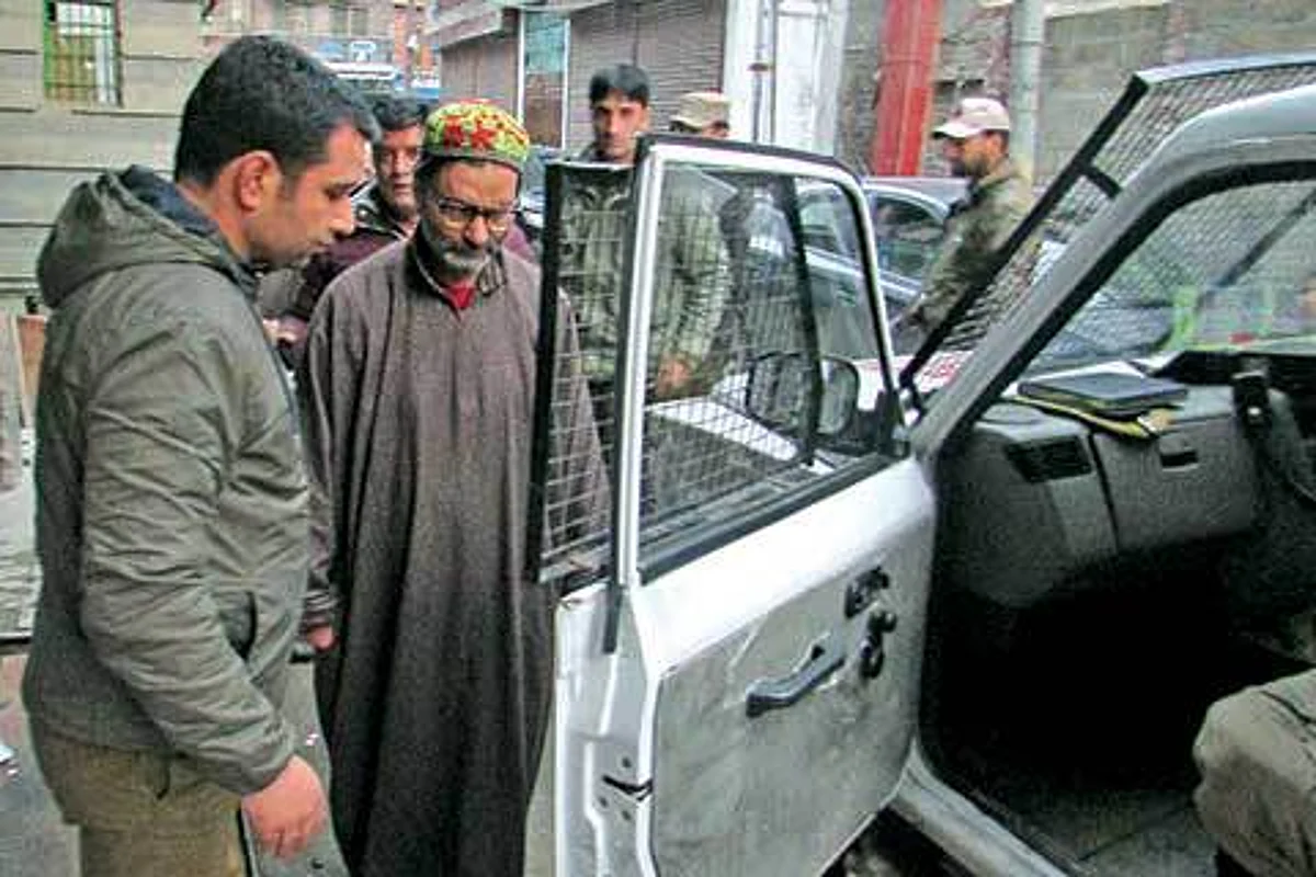 Ahead of sit-in, Malik arrested, Mirwaiz confined to house